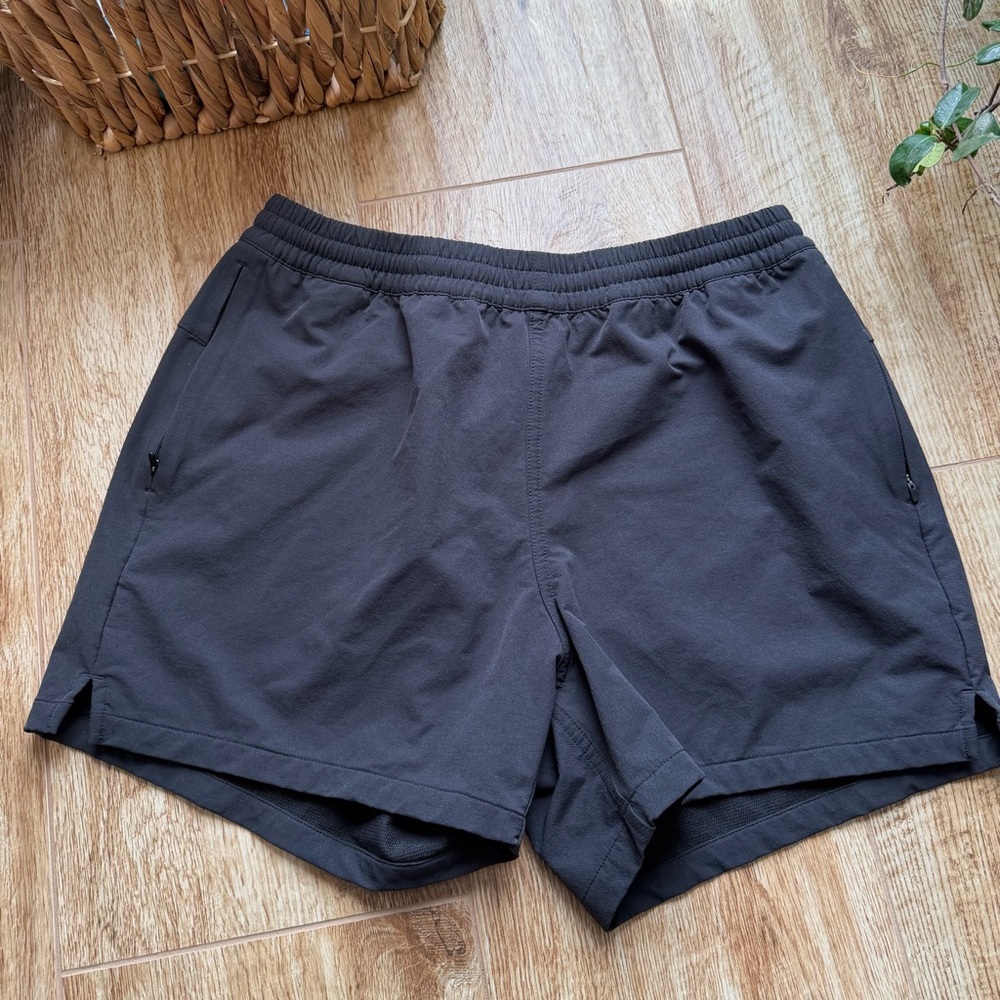 Outdoor Voices Mens Shorts 4”